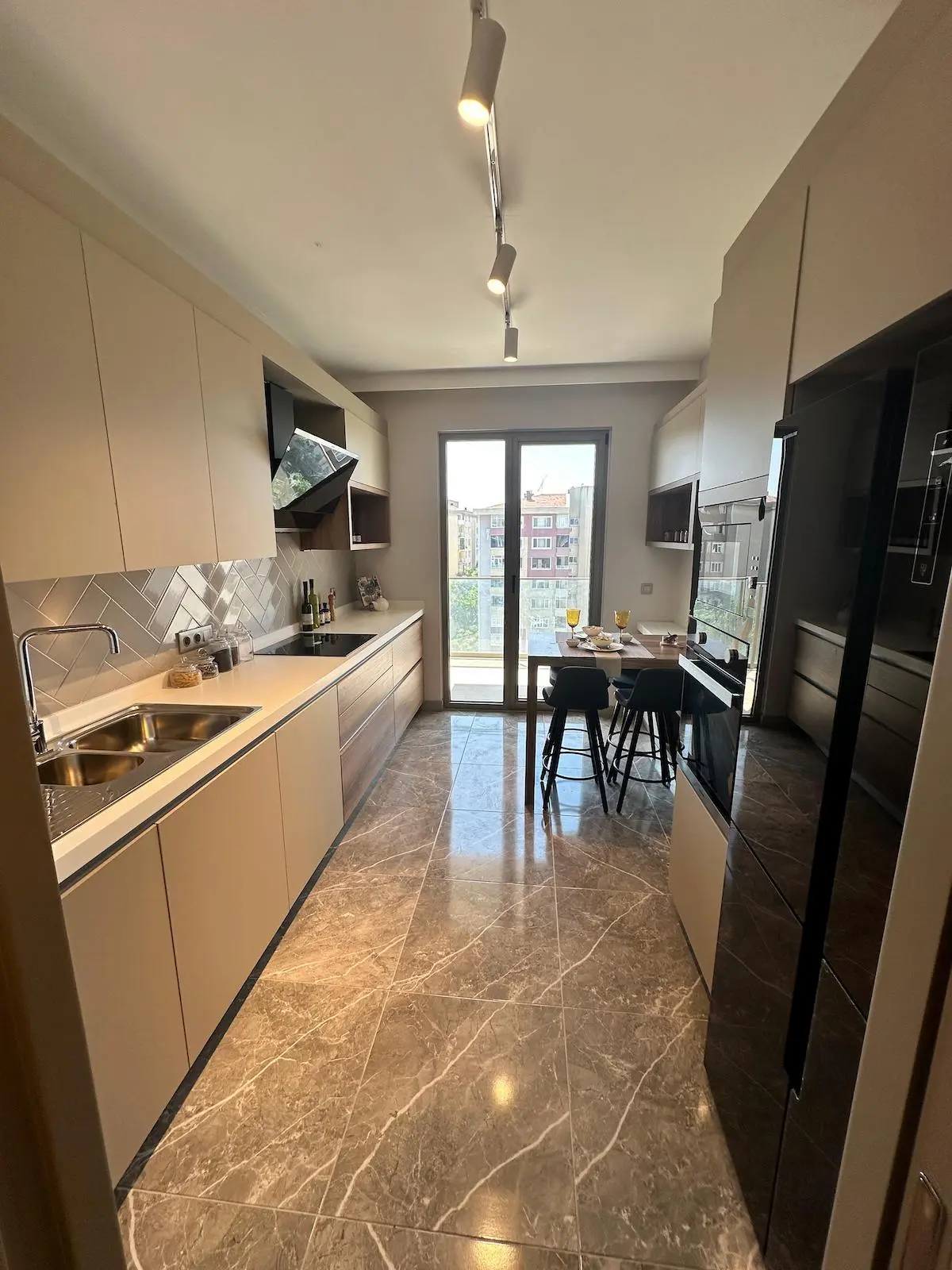 Fitted kitchen